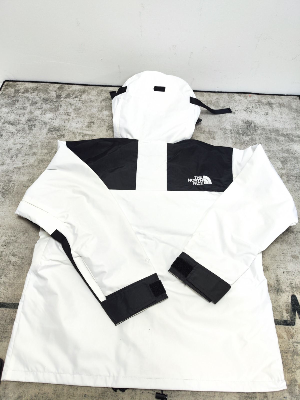 THE NORTH FACE MOUNTAIN JACKET - WHITE
